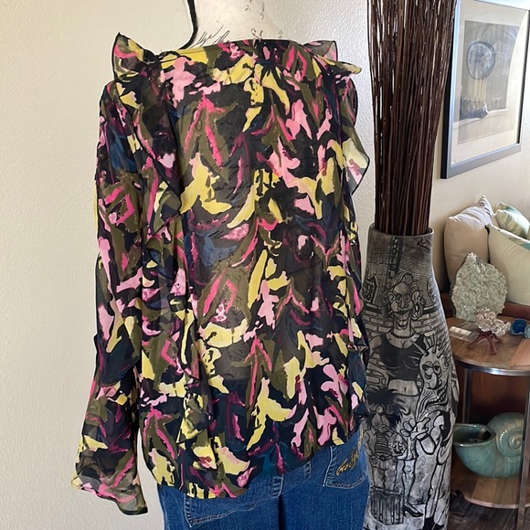 Guess Ruffled Floral Blouse - Picture 8 of 12